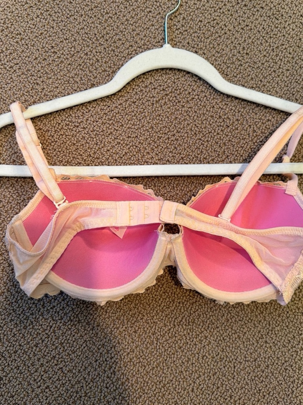 Victoria's Secret Peach Lace Underwire Bra - Picture 2 of 4